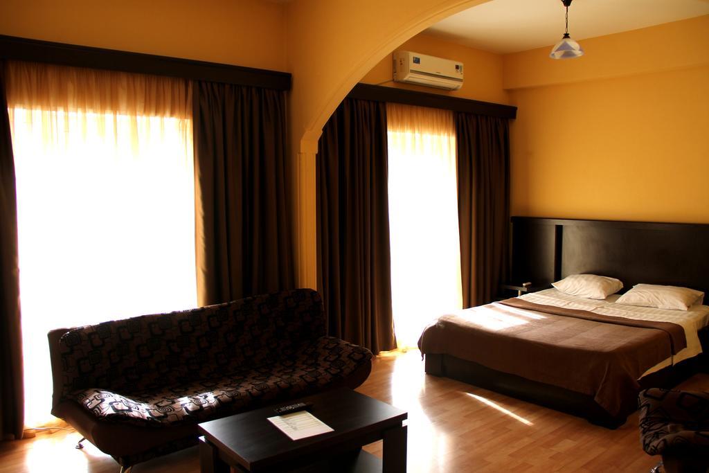 Avenue Hotel 4*
