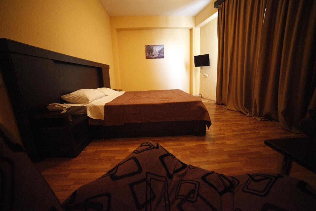 Avenue Hotel 4*