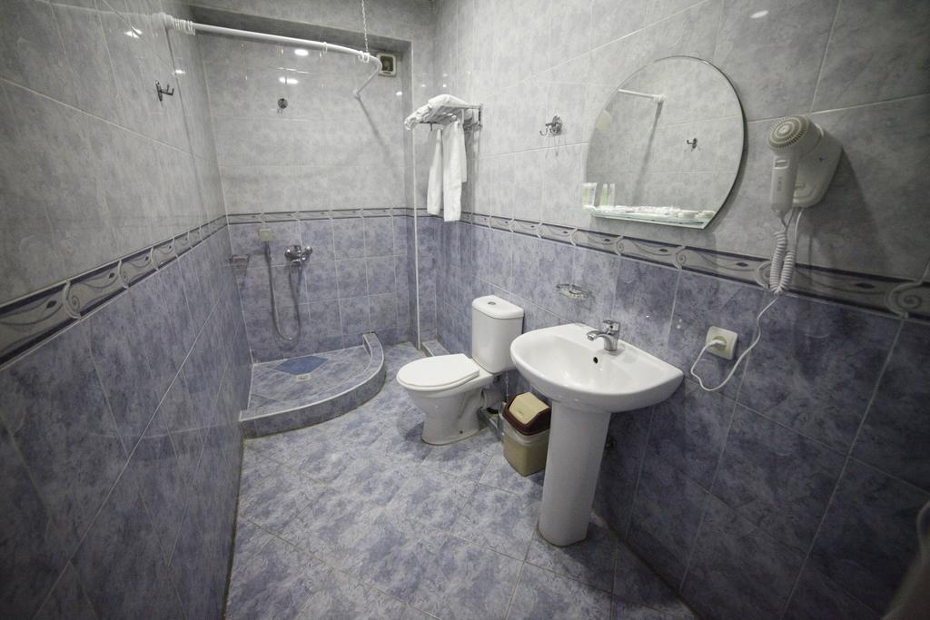 Avenue Hotel 4*