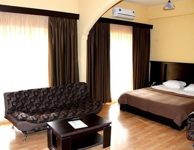 Avenue Hotel 4*